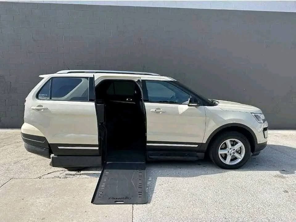 2026 TOYOTA SIENNA HYBRID WHEELCHAIR VAN